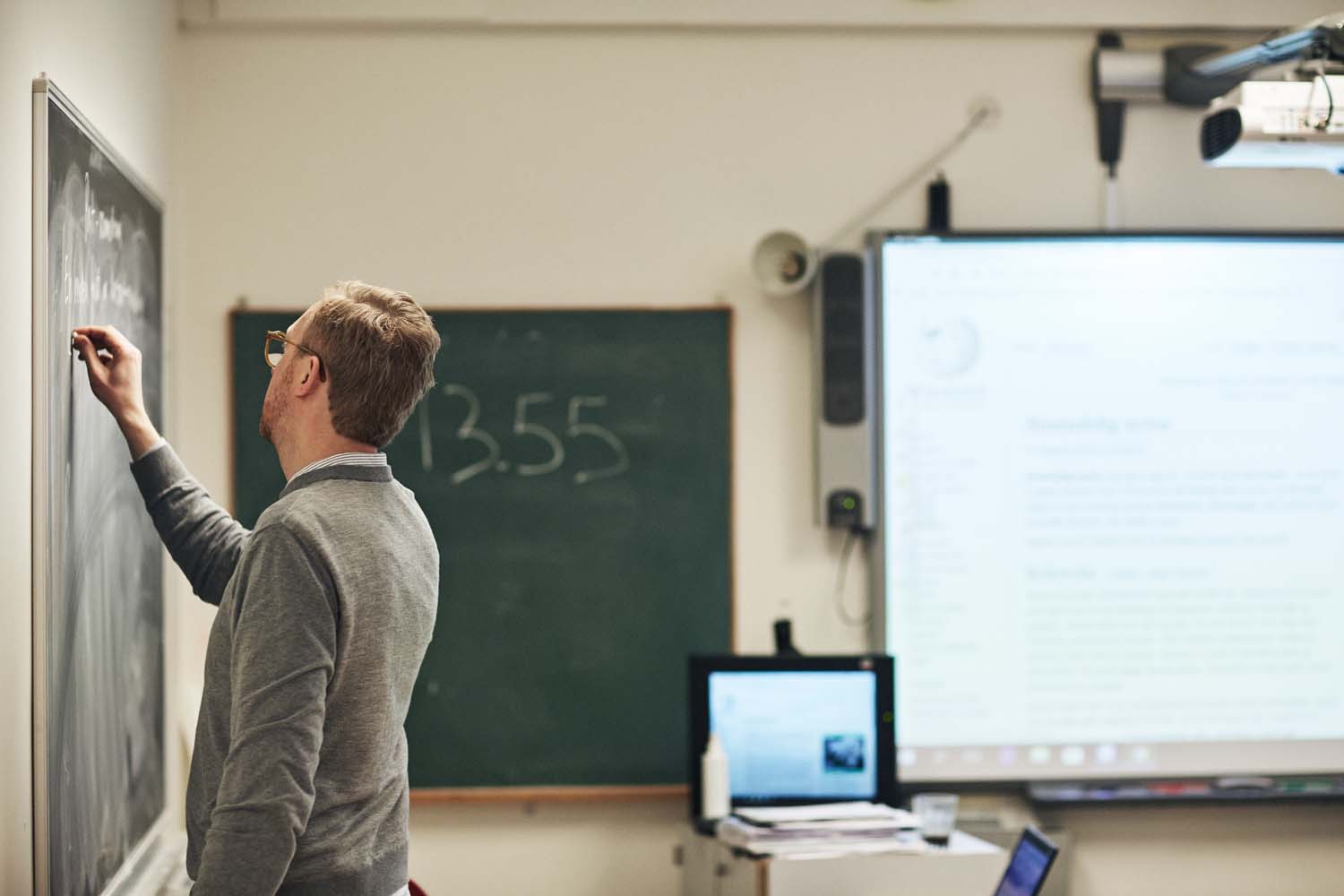 Lærer Tavle Kridt Undervisning Broe Lærer Tavle Kridt Undervisning Broe